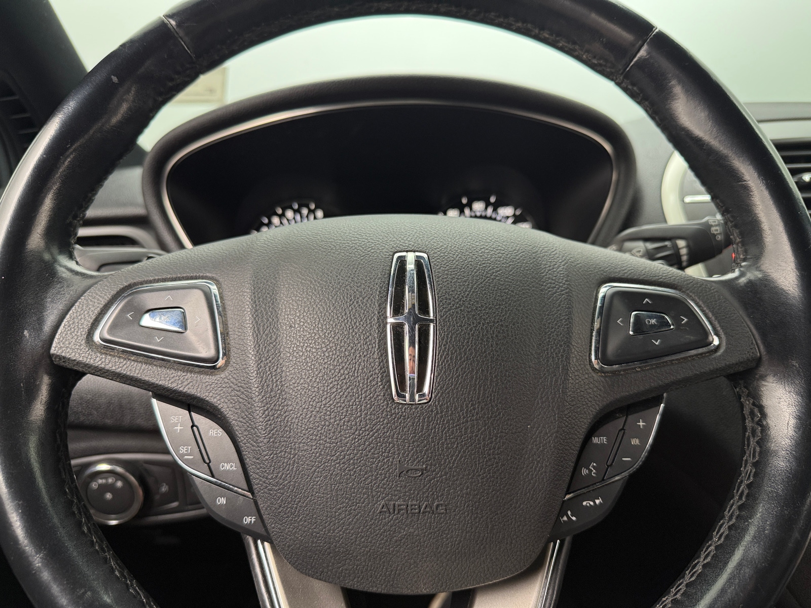 Thumbnail: 2016 Lincoln MKC - 4