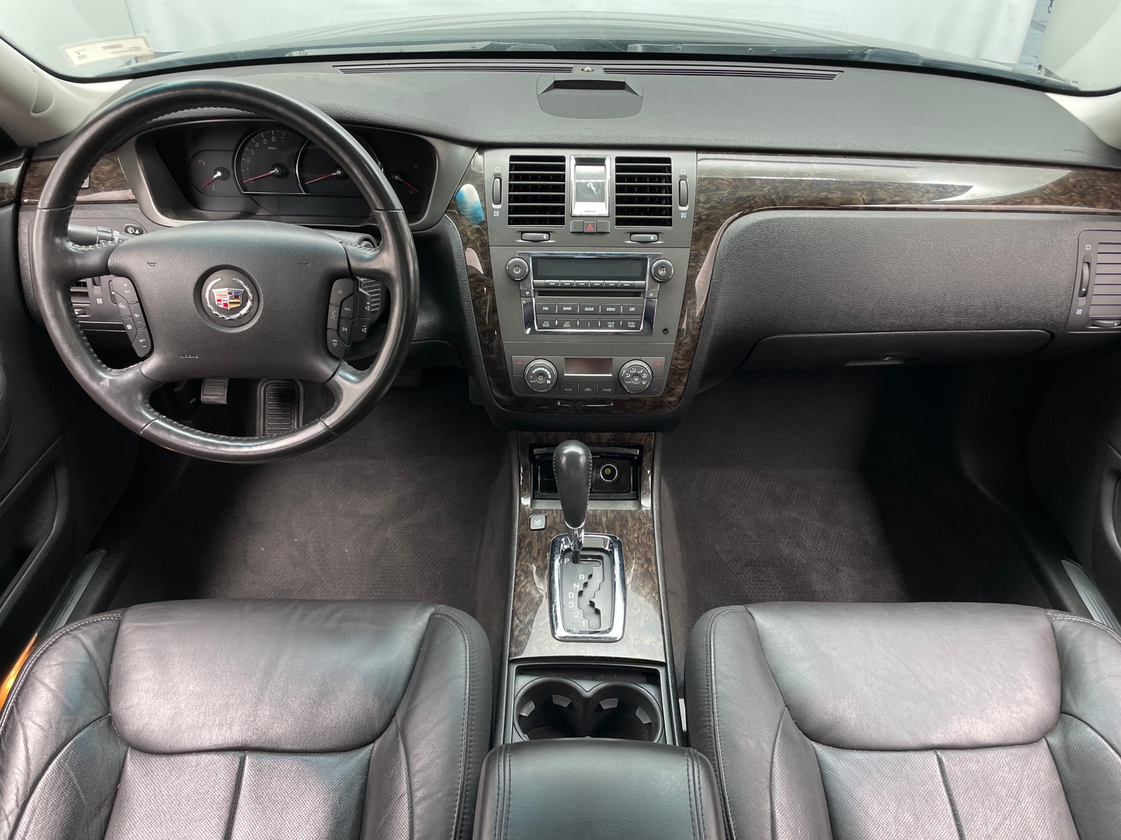 Thumbnail: 2010 Cadillac DTS - 2