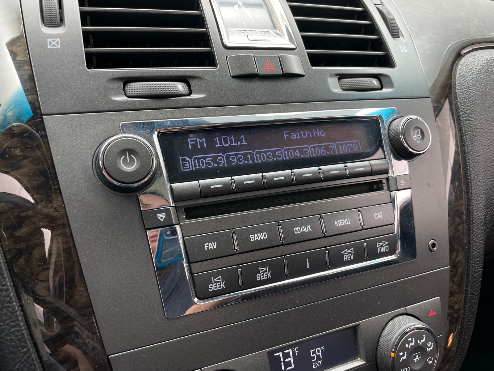 Thumbnail: 2010 Cadillac DTS - 3