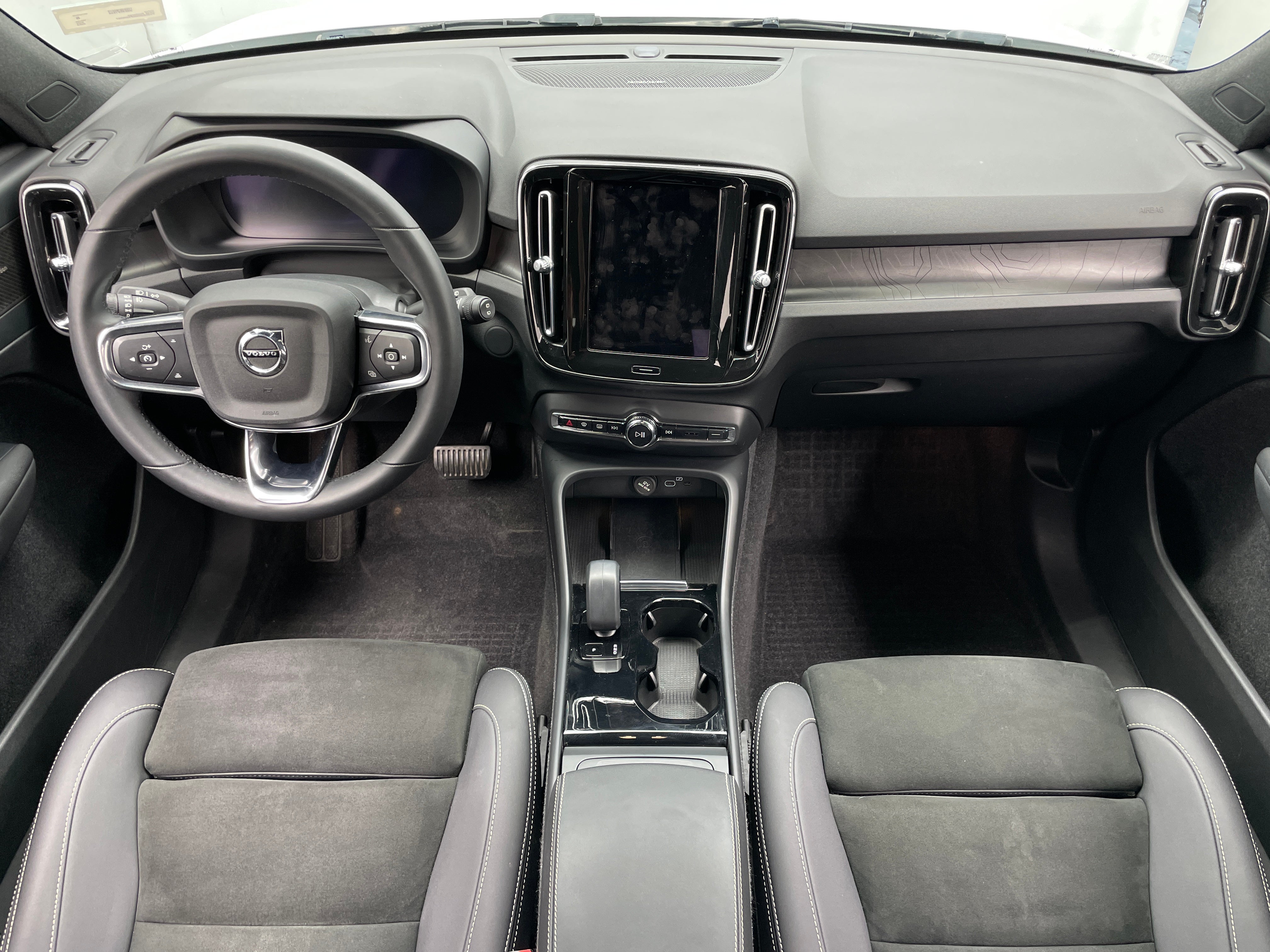 Used 2023 Volvo XC40 Ultimate with VIN YV4ED3UM2P2990587 for sale in Oak Creek, WI