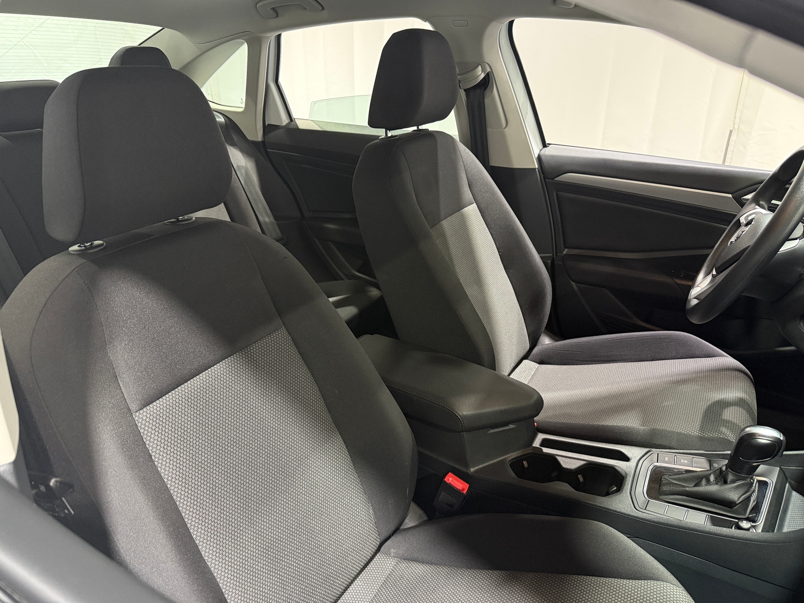 Thumbnail: 2019 Volkswagen Jetta - 2