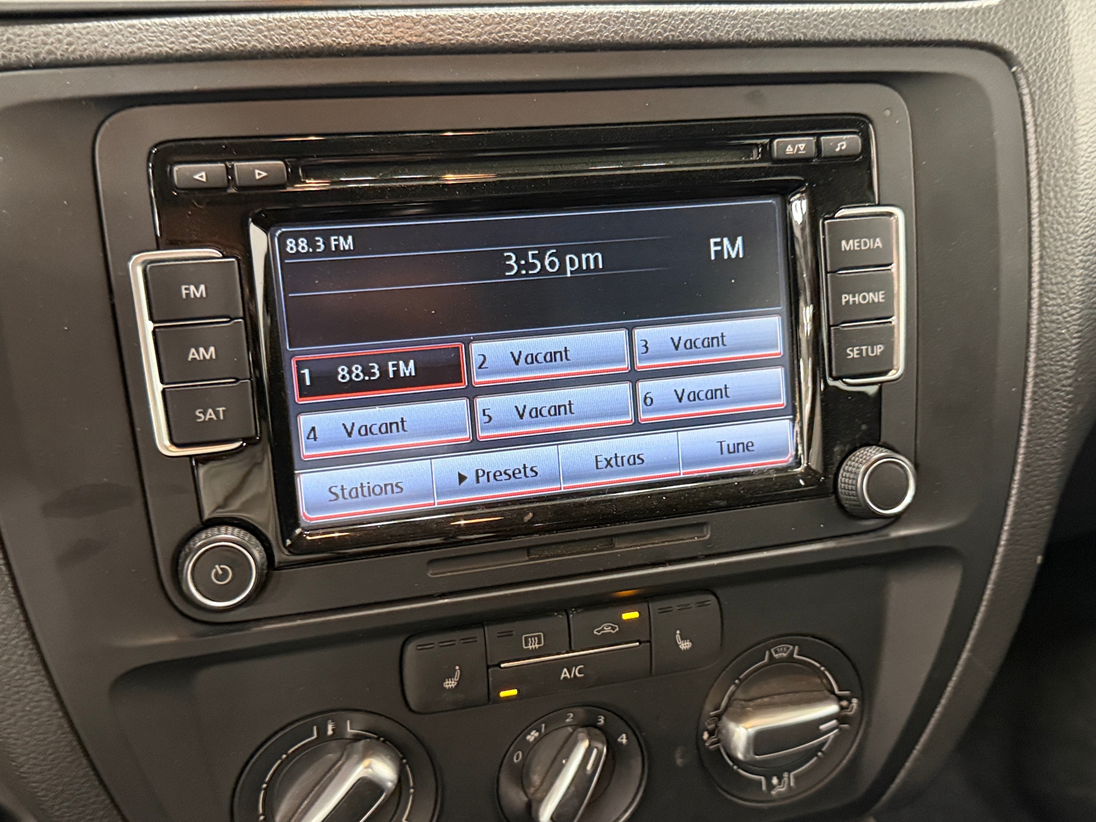 Thumbnail: 2015 Volkswagen Jetta - 4