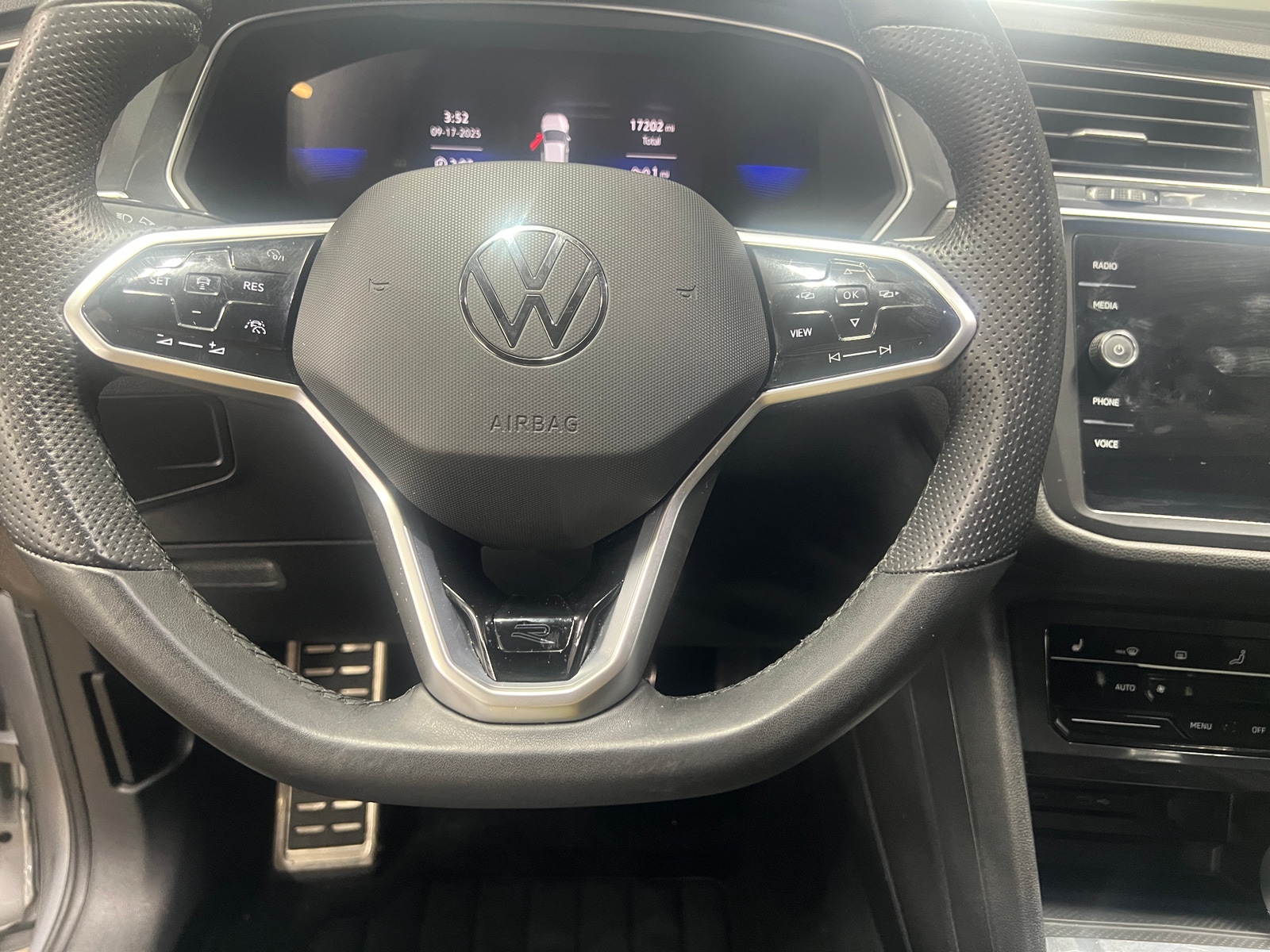 Thumbnail: 2024 Volkswagen Tiguan - 4