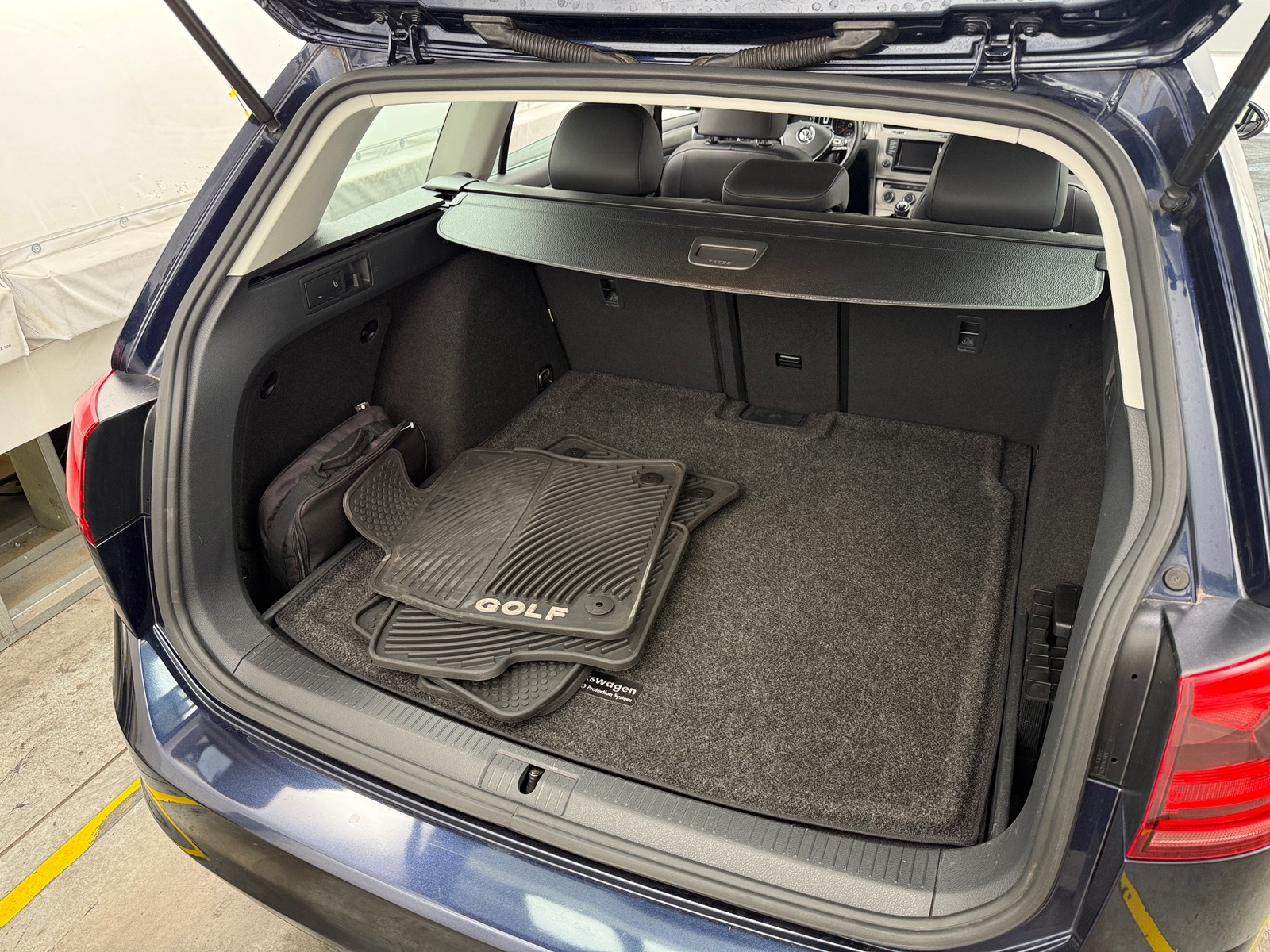 Thumbnail: 2015 Volkswagen e-Golf - 6
