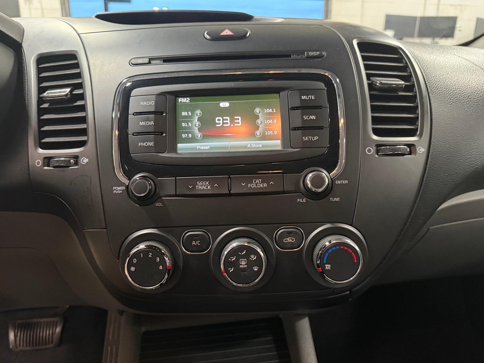 Thumbnail: 2017 Kia Forte - 4