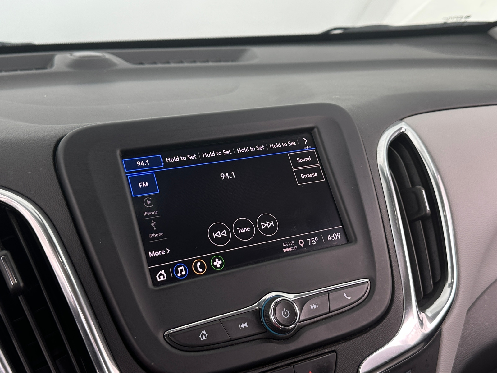 Thumbnail: 2022 Chevrolet Equinox - 4