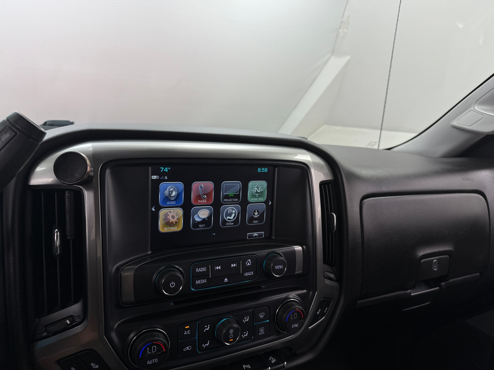 Thumbnail: 2018 Chevrolet Silverado 1500 - 4