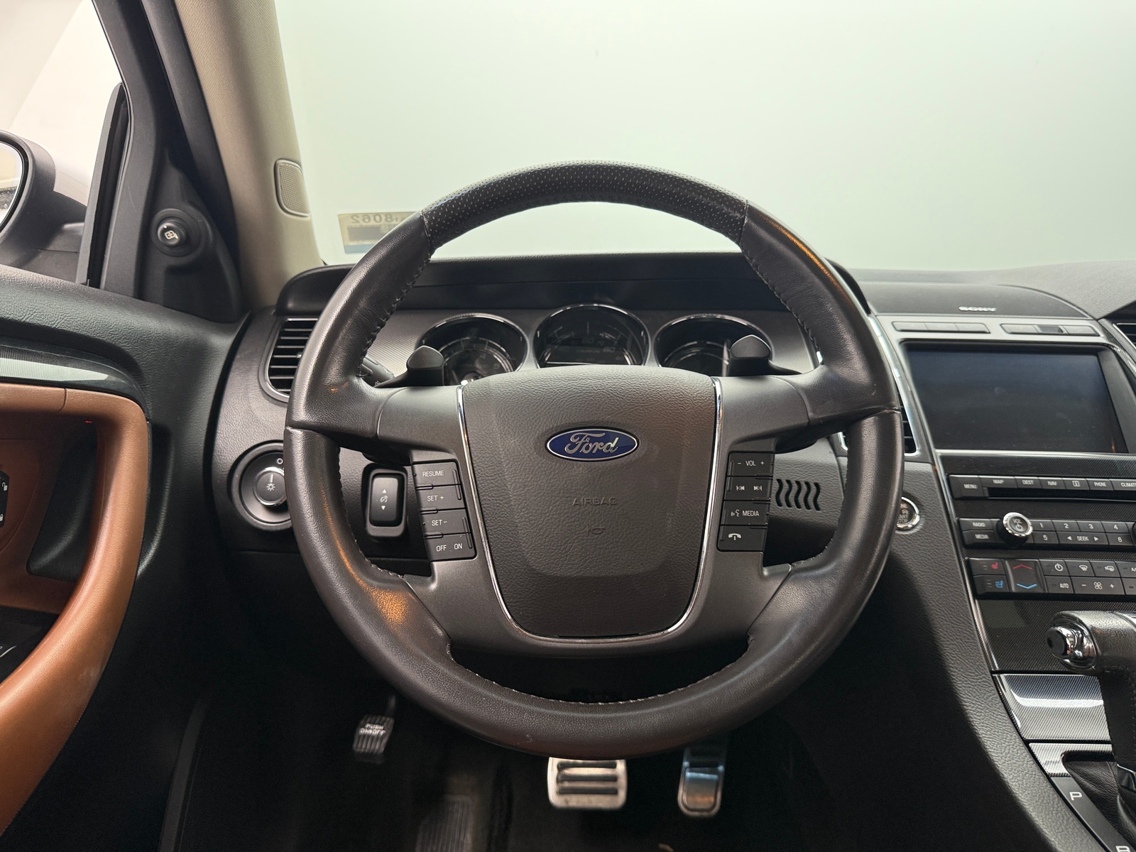 Thumbnail: 2011 Ford Taurus - 4