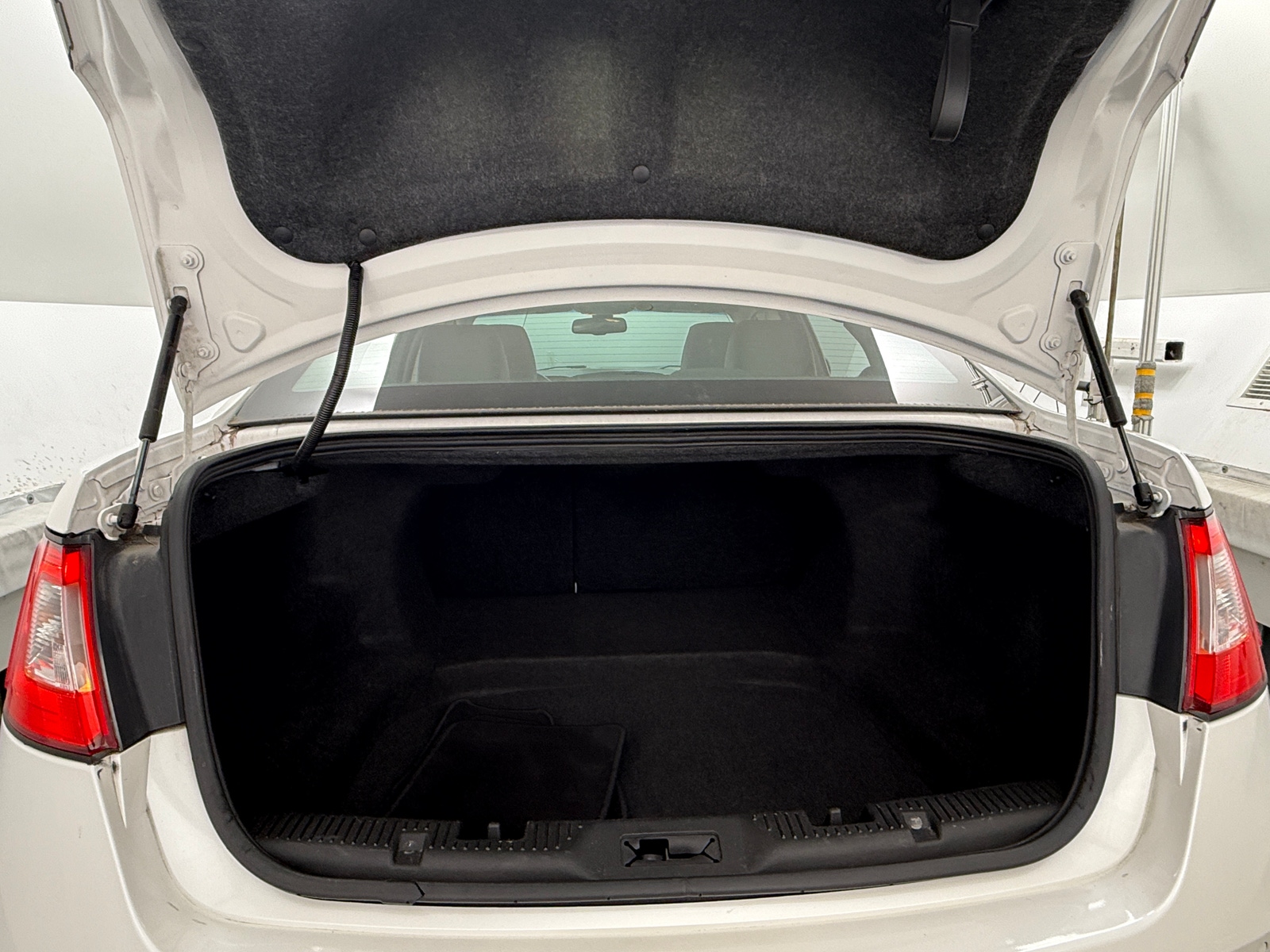 Thumbnail: 2011 Ford Taurus - 6