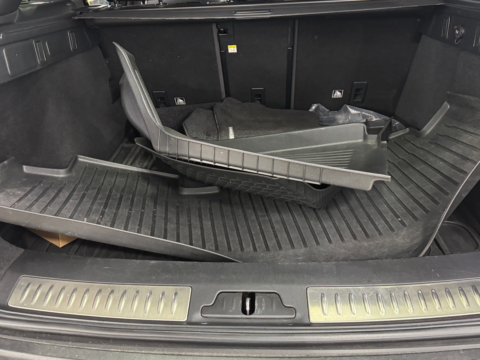 Thumbnail: 2019 Land Rover Range Rover Velar - 6