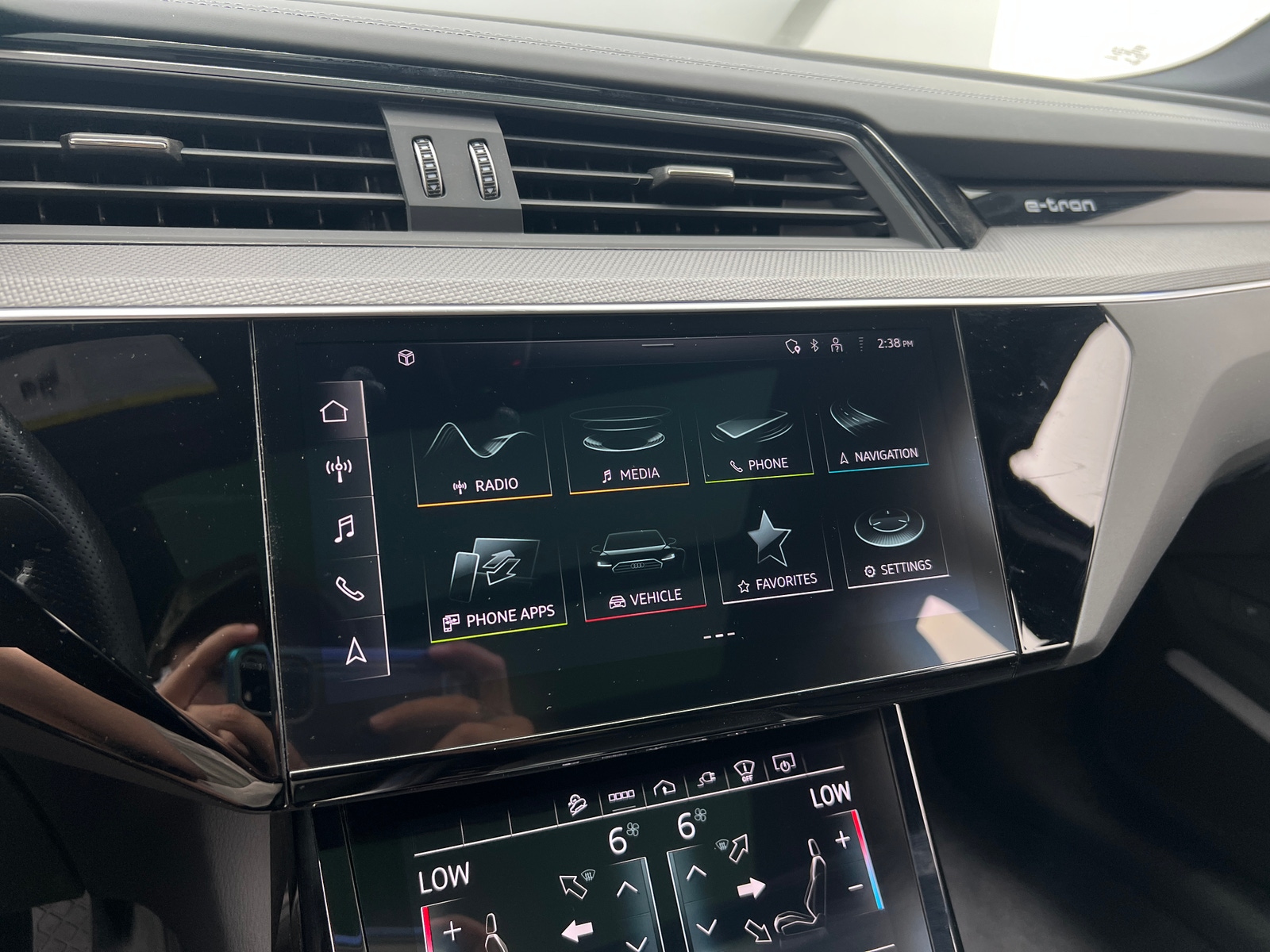 Thumbnail: 2023 Audi e-tron S - 3