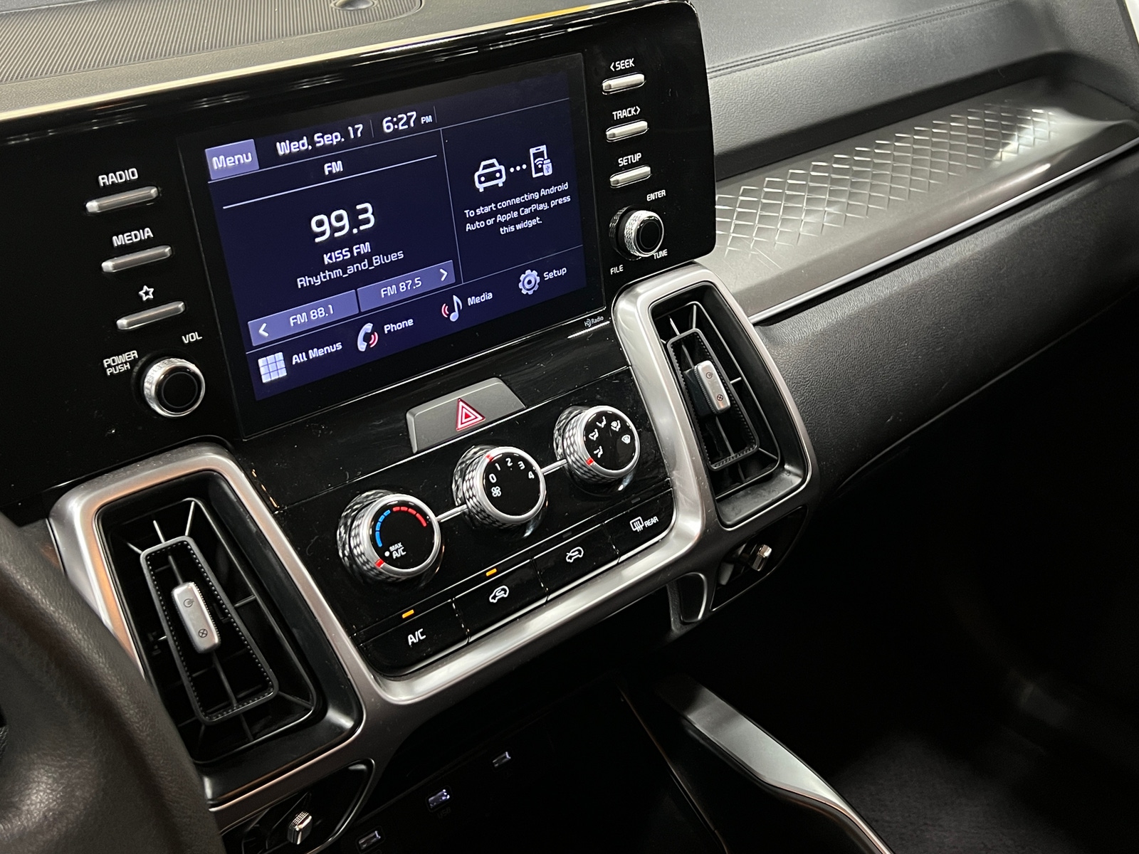 Thumbnail: 2022 Kia Sorento - 4
