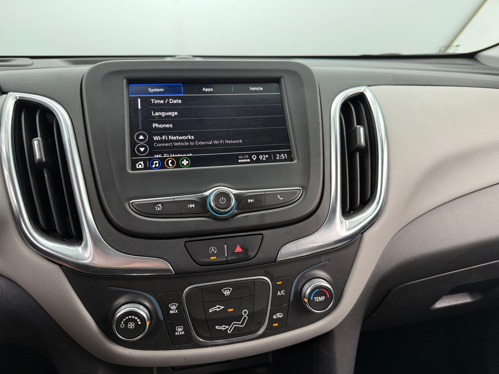 Thumbnail: 2022 Chevrolet Equinox - 4