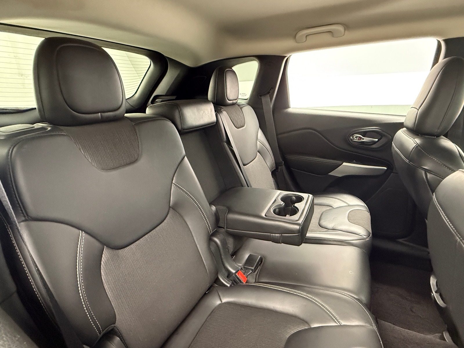 Thumbnail: 2018 Jeep Cherokee - 6