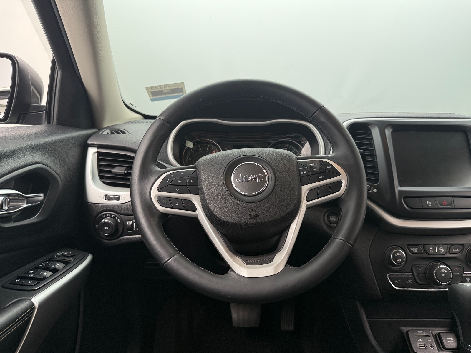 Thumbnail: 2018 Jeep Cherokee - 5