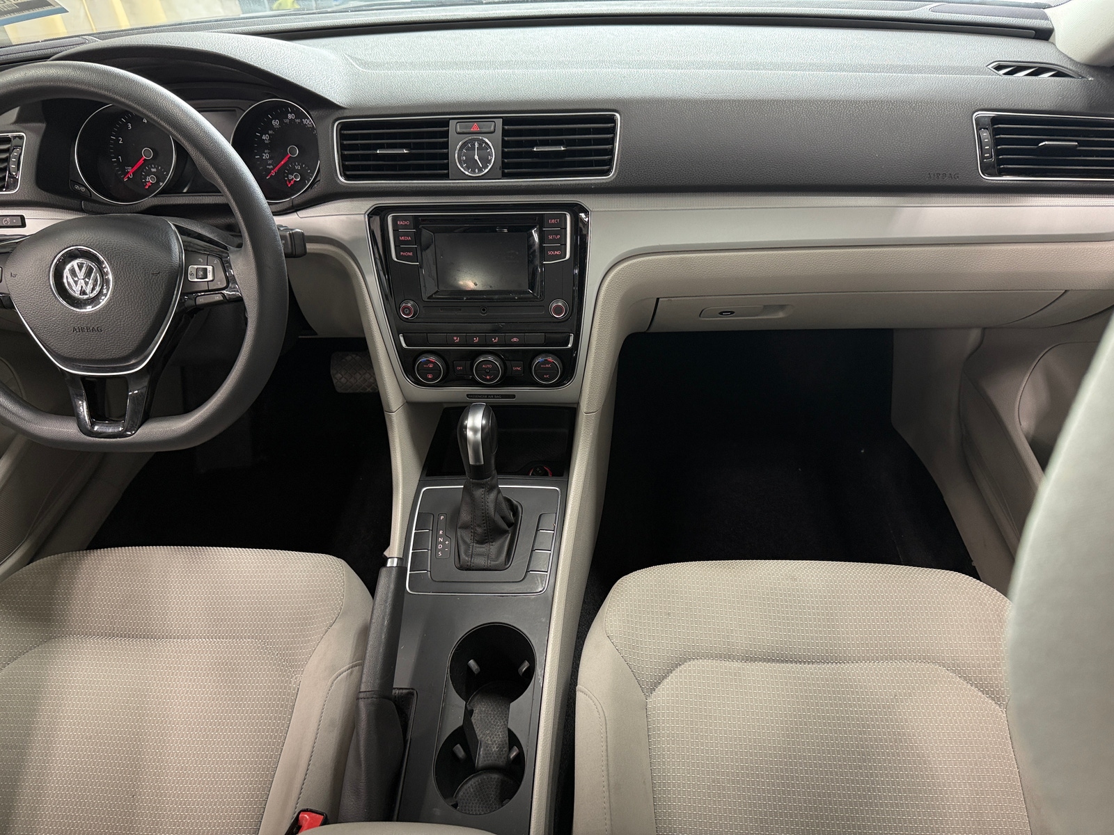 Thumbnail: 2017 Volkswagen Passat - 3