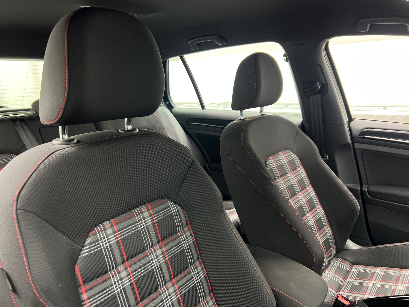 Thumbnail: 2016 Volkswagen Golf - 2