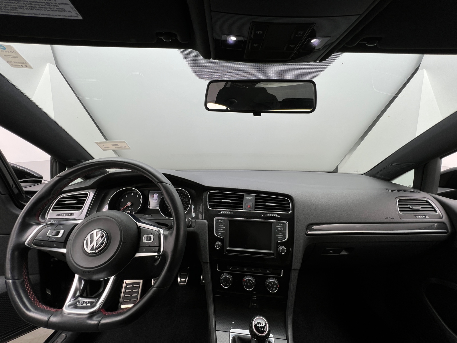 Thumbnail: 2016 Volkswagen Golf - 3