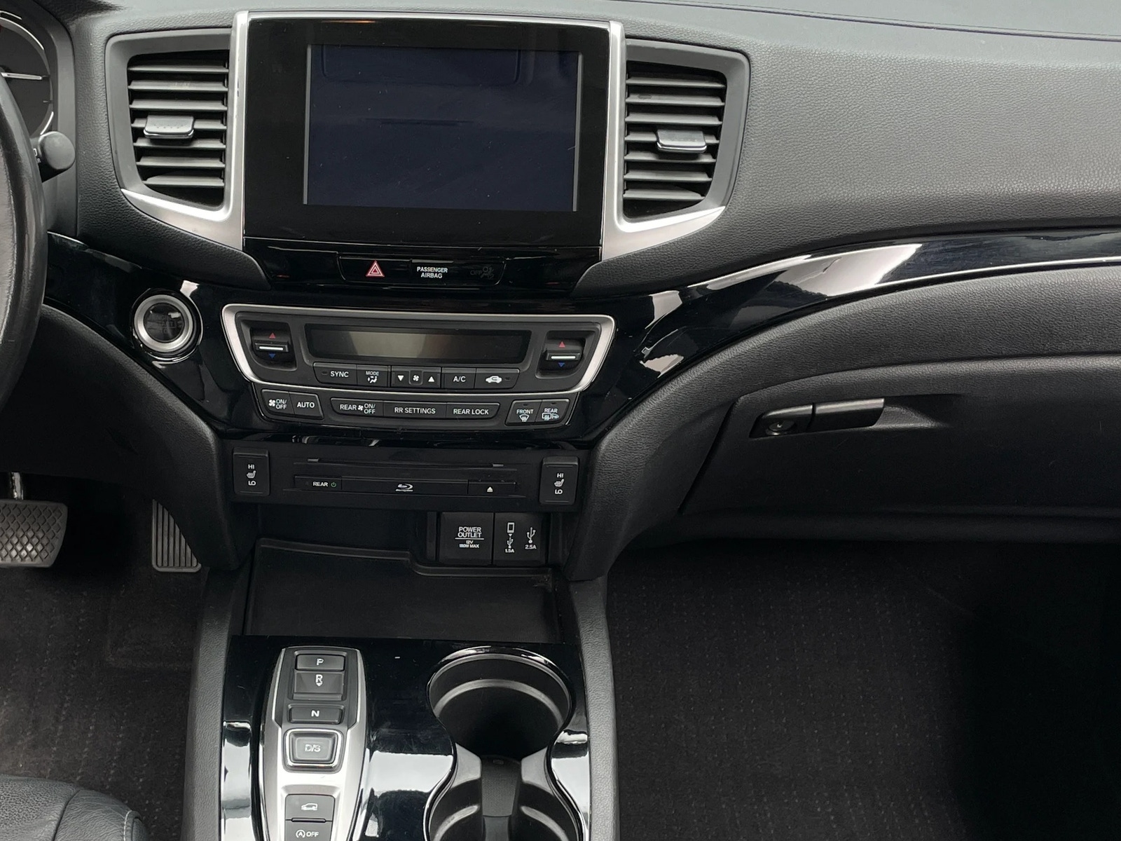 Thumbnail: 2017 Honda Pilot - 3
