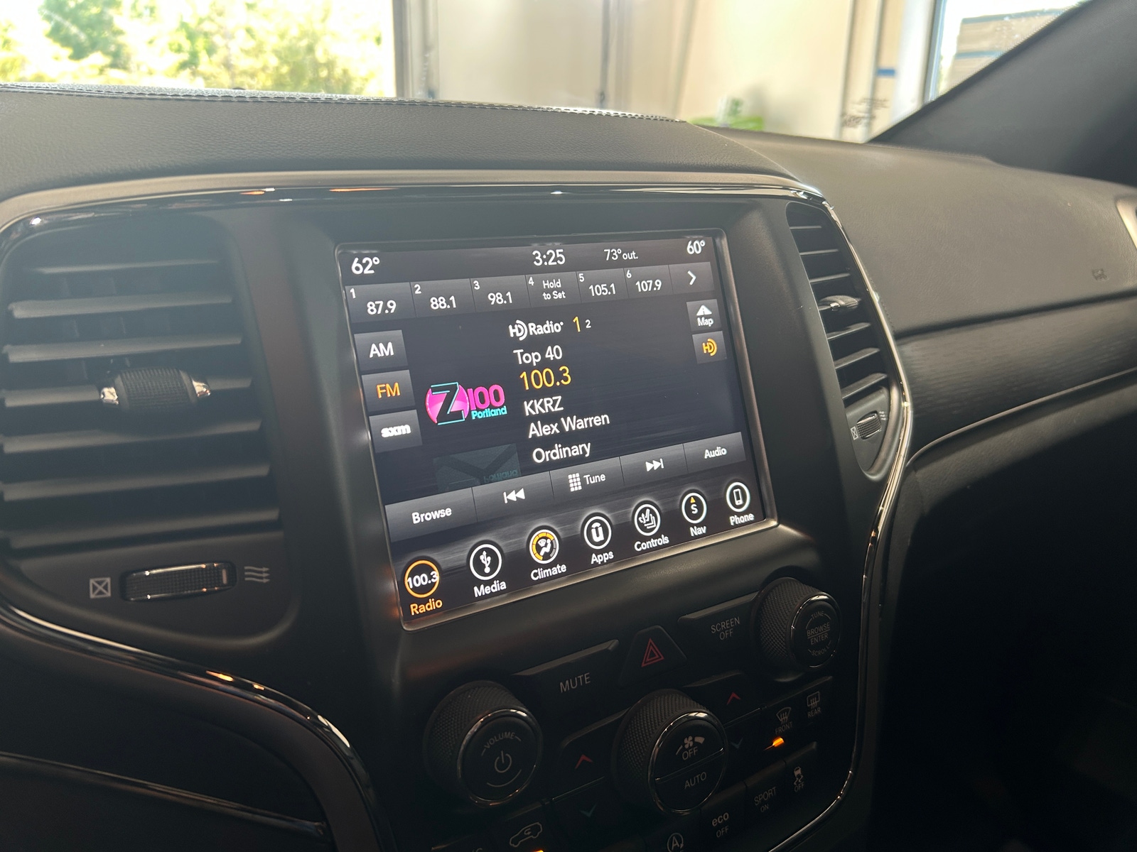 Thumbnail: 2018 Jeep Grand Cherokee - 3