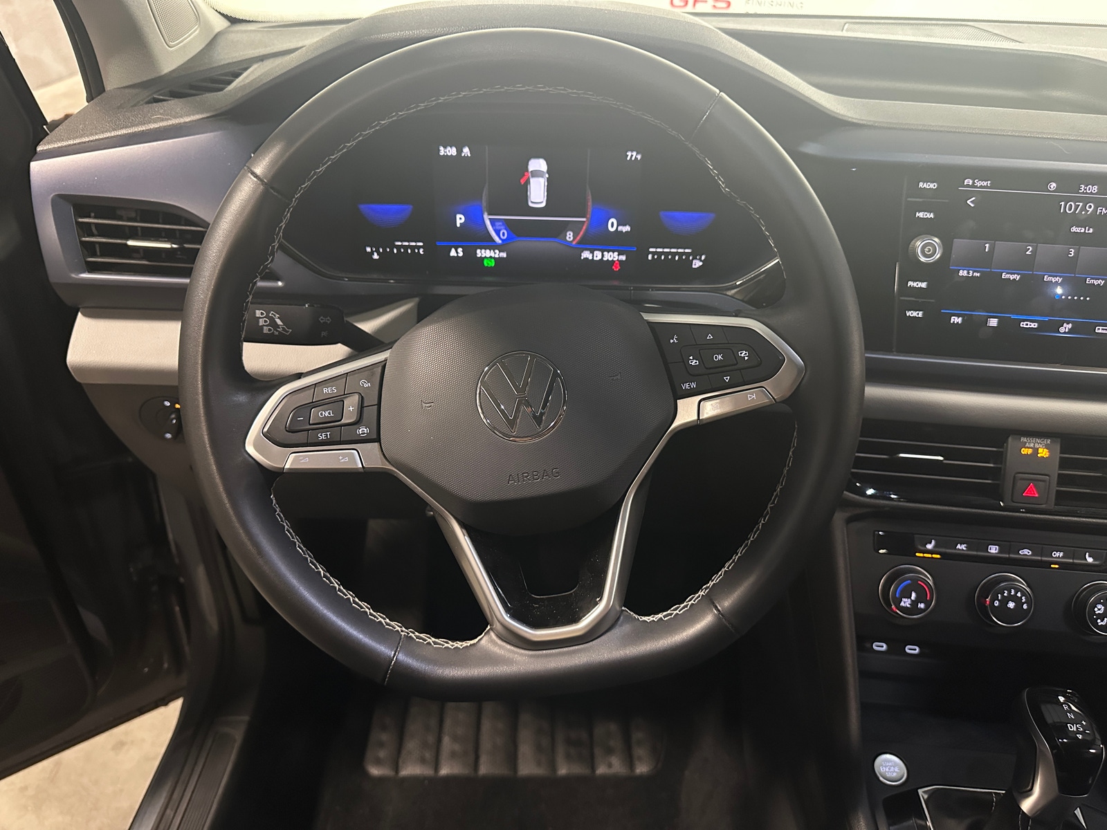 Thumbnail: 2022 Volkswagen Taos - 4