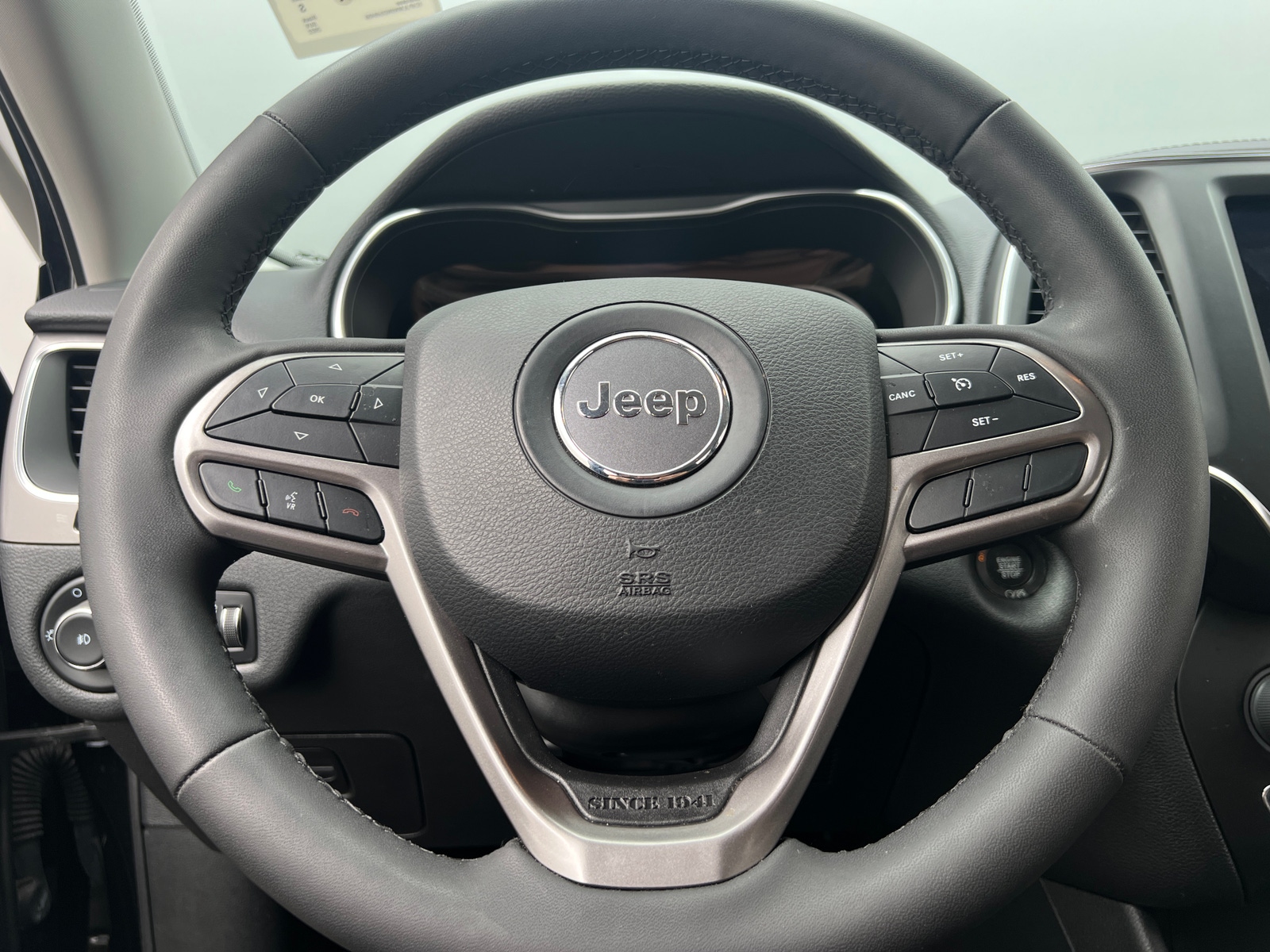 Thumbnail: 2022 Jeep Cherokee - 4