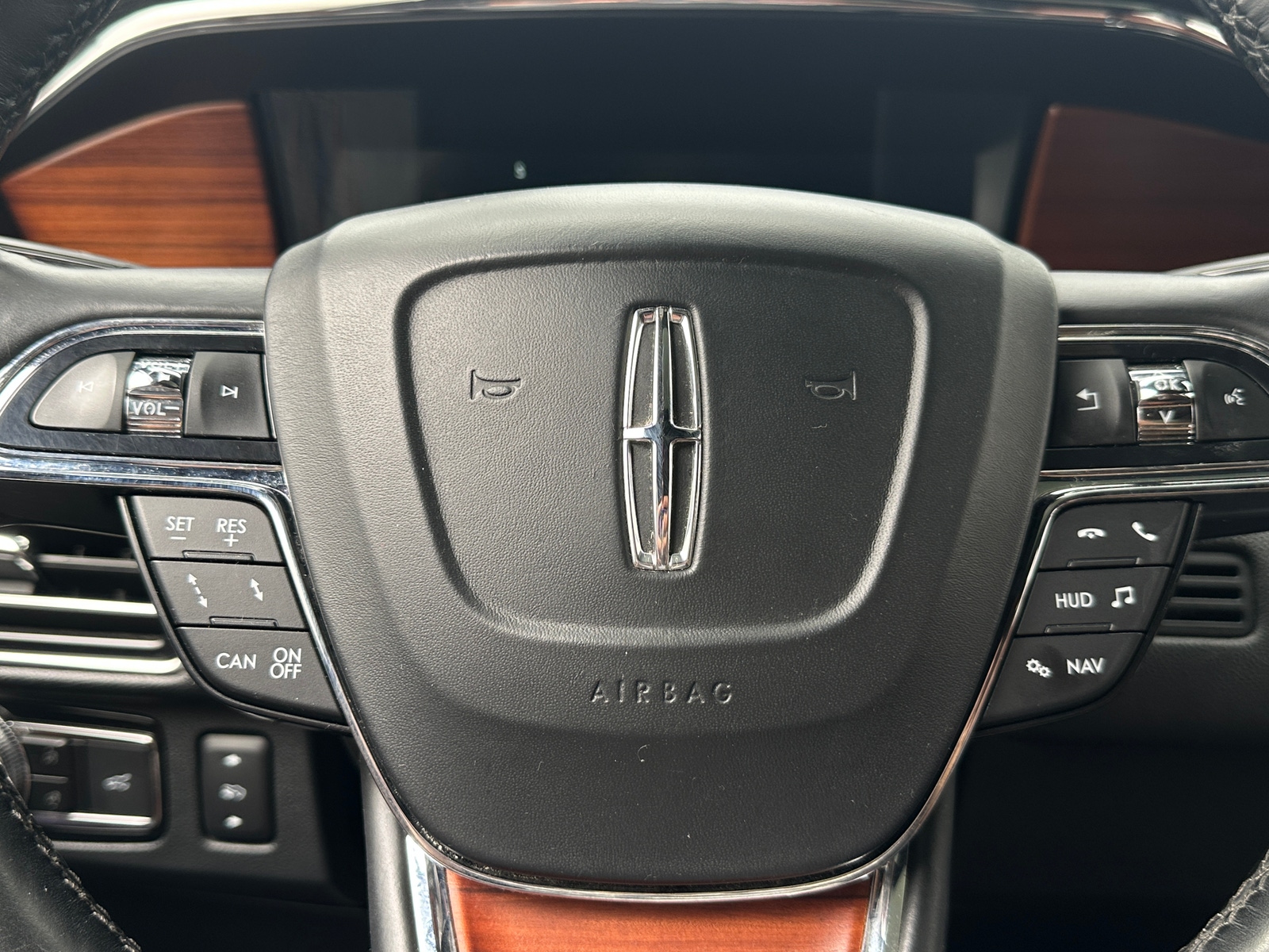Thumbnail: 2020 Lincoln Navigator - 4