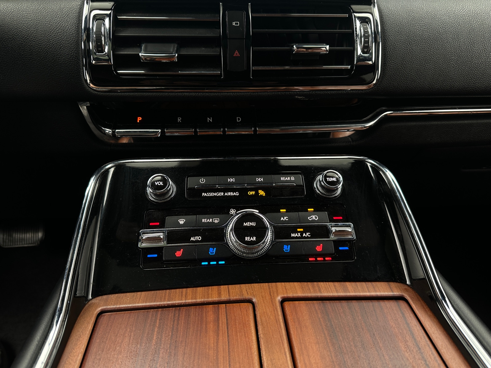 Thumbnail: 2020 Lincoln Navigator - 3