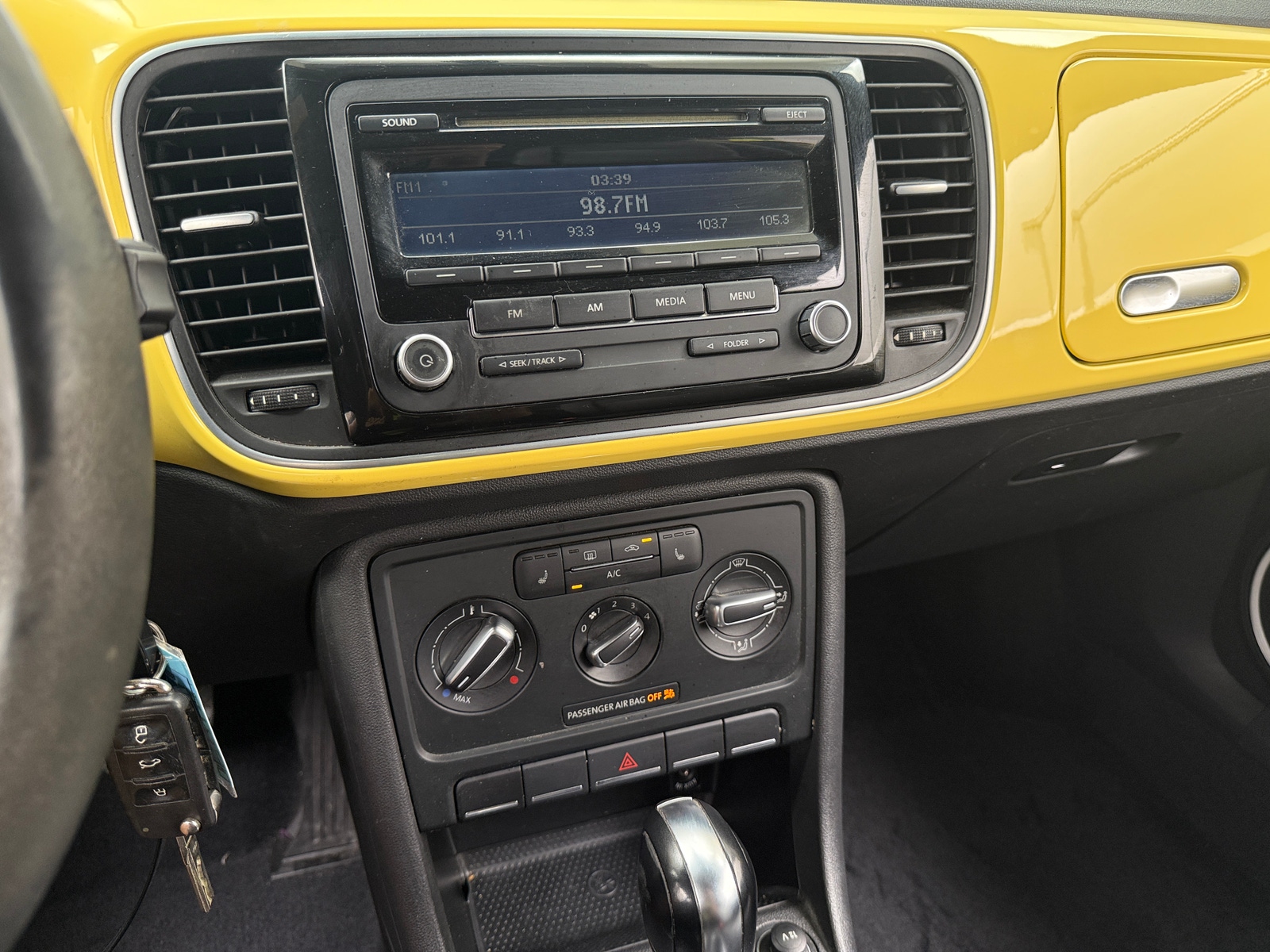 Thumbnail: 2013 Volkswagen Beetle - 4