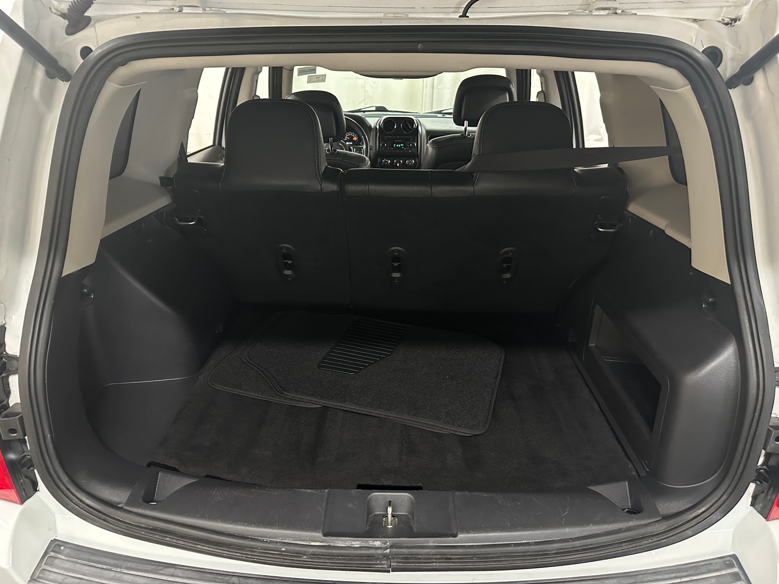 Thumbnail: 2017 Jeep Patriot - 7