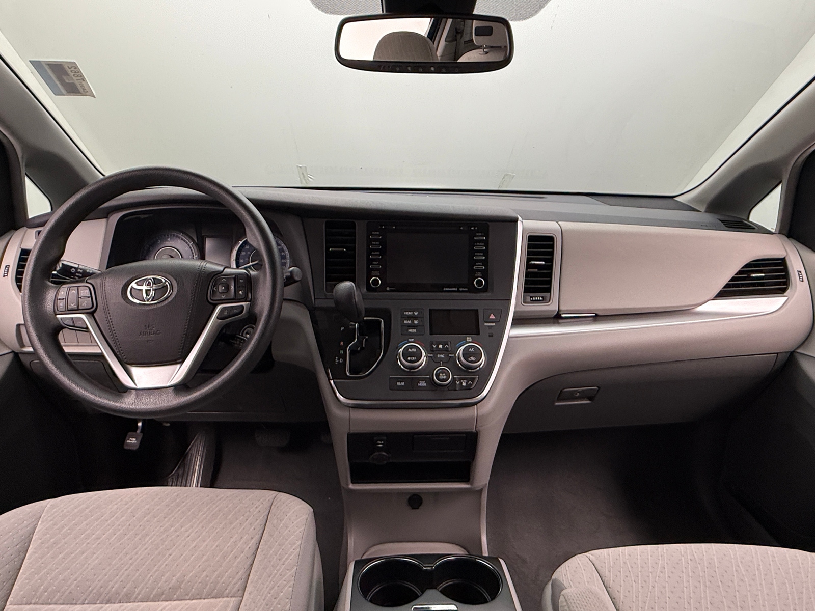 Thumbnail: 2019 Toyota Sienna - 3