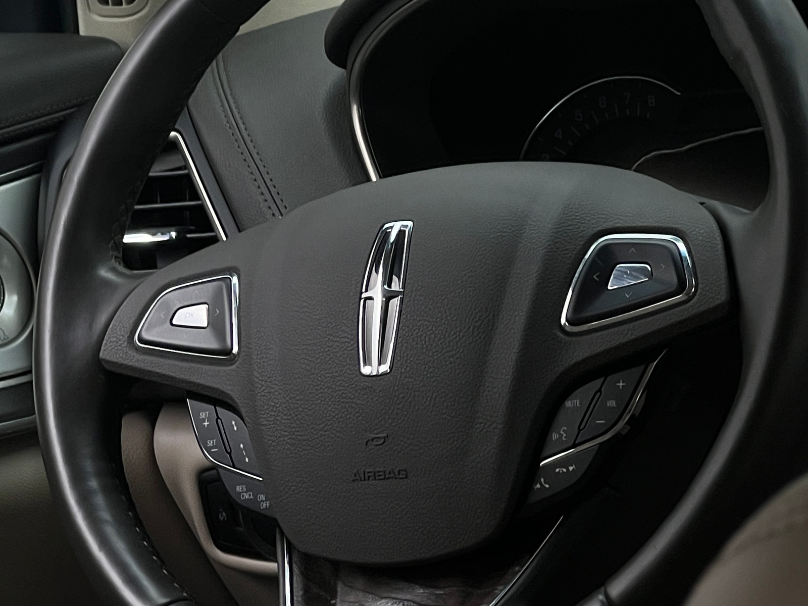 Thumbnail: 2017 Lincoln MKX - 4