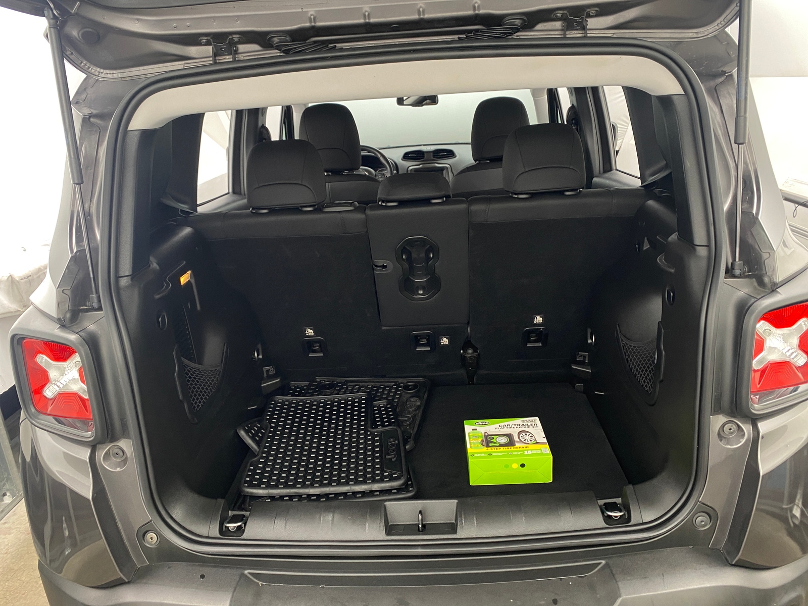 Thumbnail: 2018 Jeep Renegade - 7