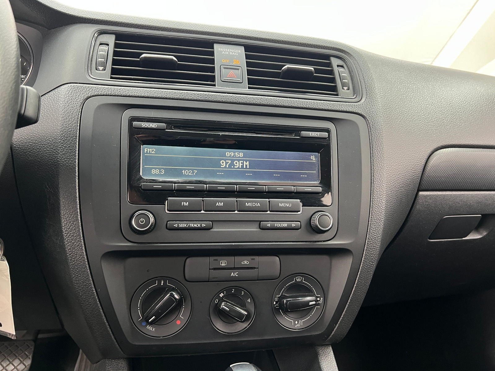 Thumbnail: 2015 Volkswagen Jetta - 4