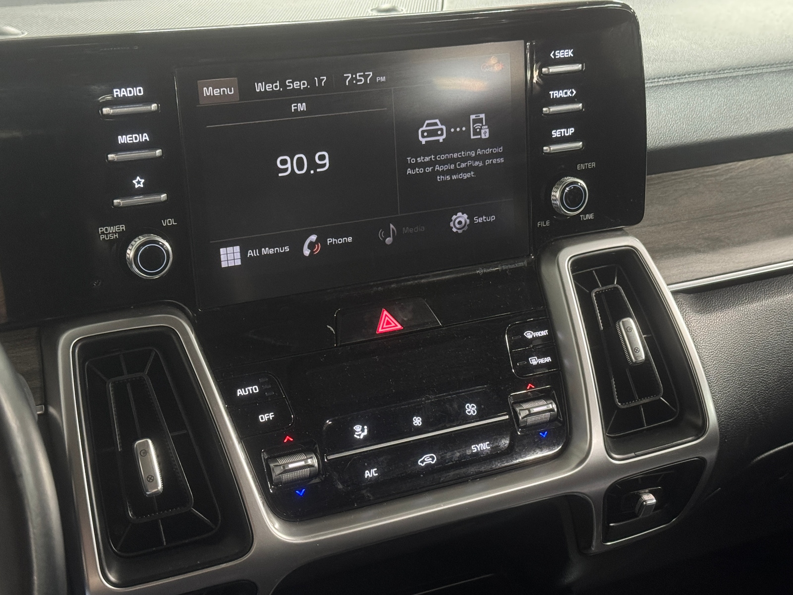 Thumbnail: 2021 Kia Sorento - 3
