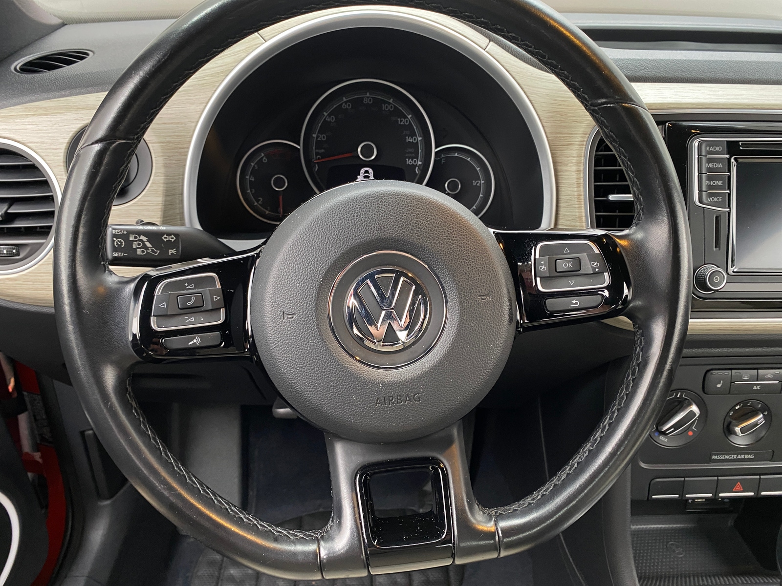 Thumbnail: 2018 Volkswagen Beetle - 5