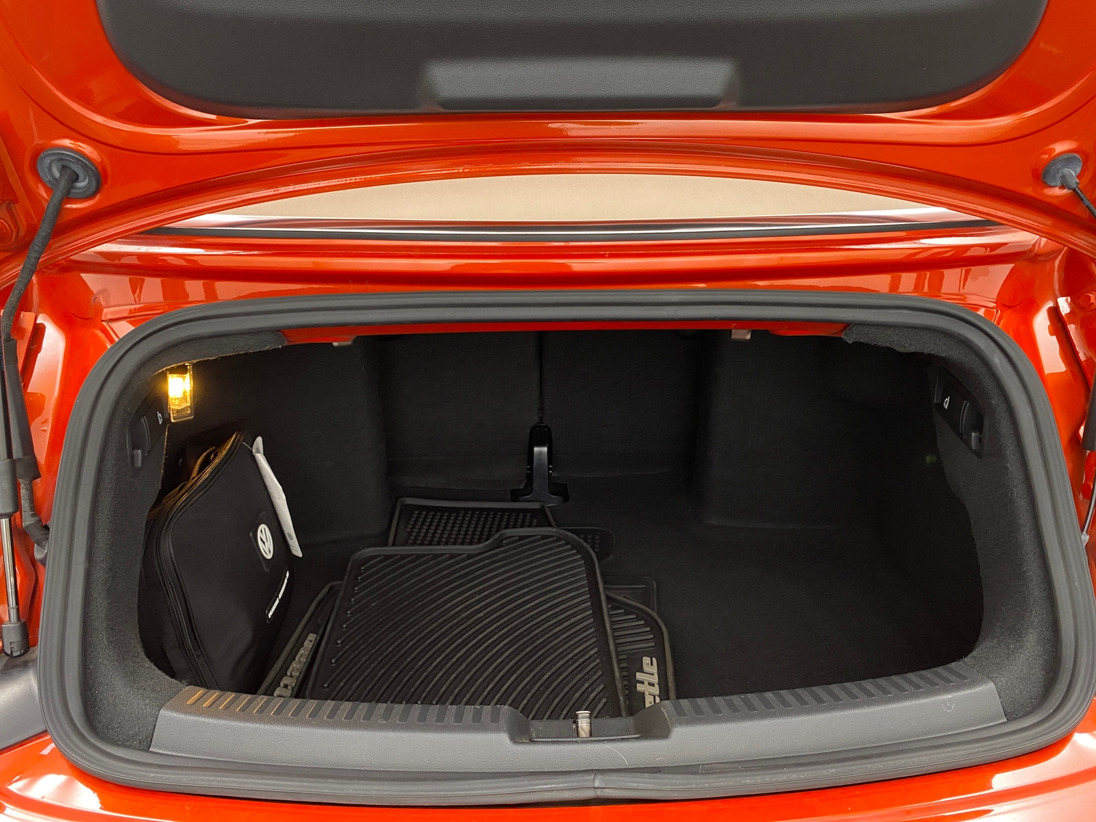 Thumbnail: 2018 Volkswagen Beetle - 7