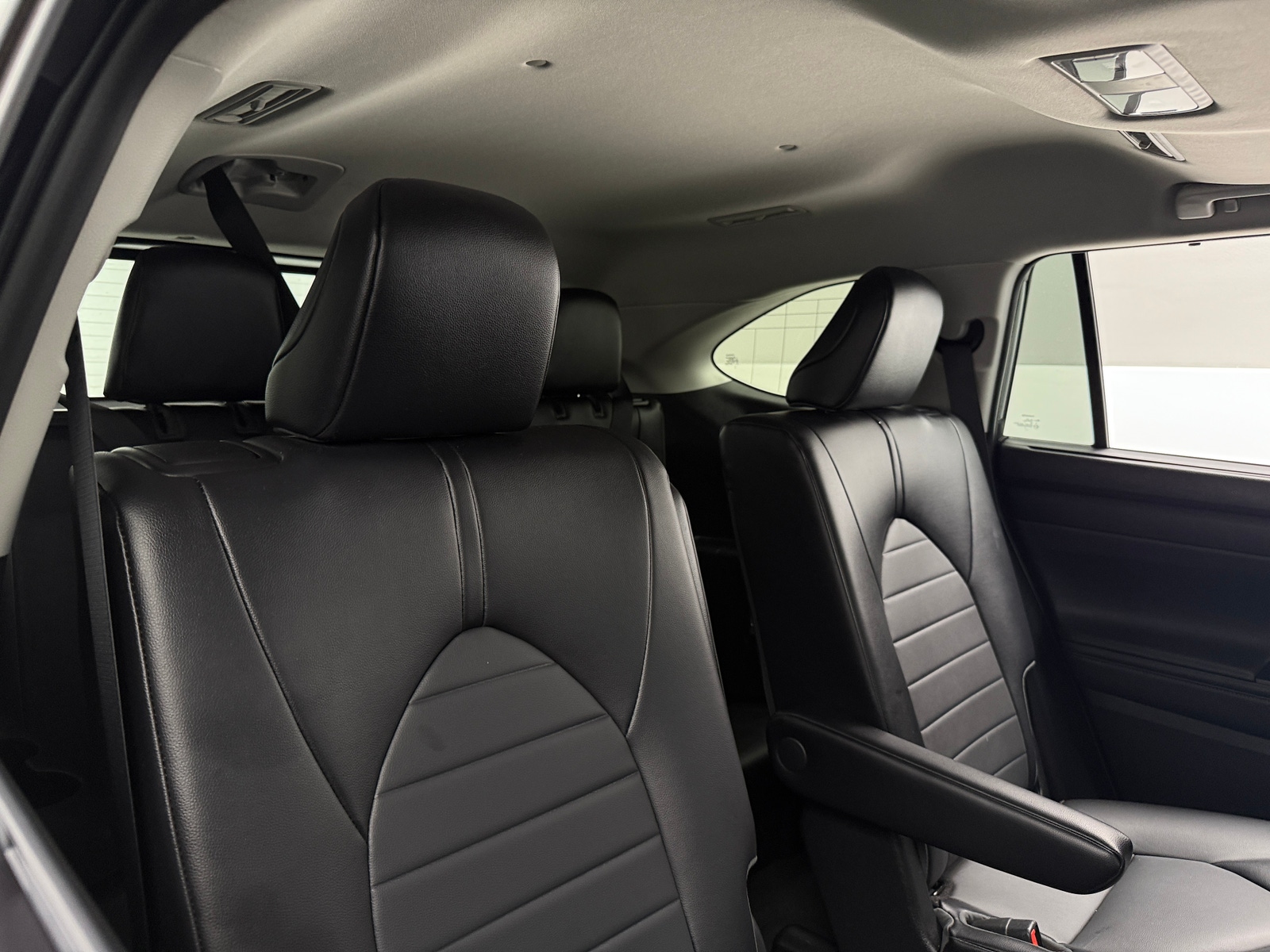 Thumbnail: 2022 Toyota Highlander - 5