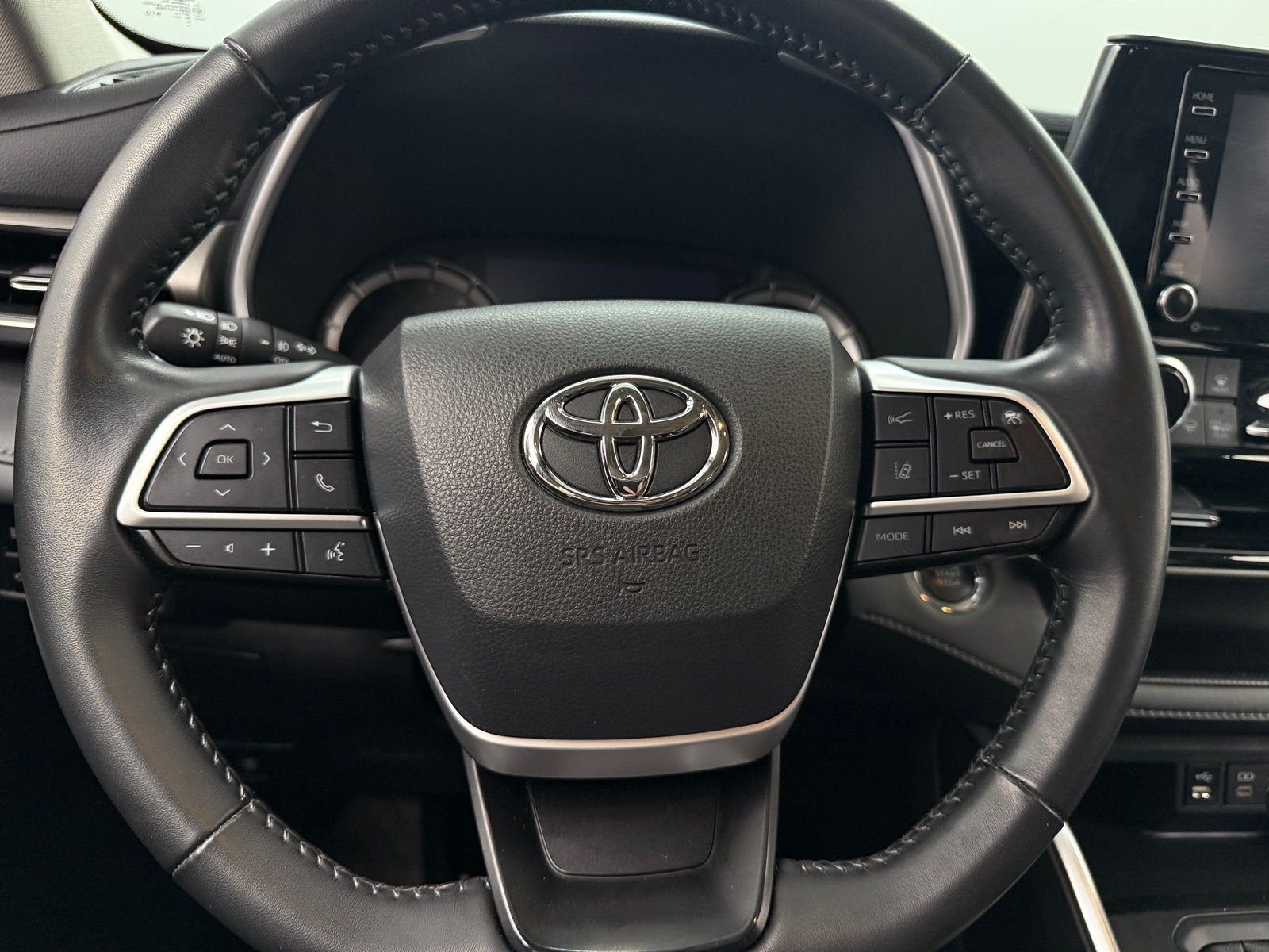 Thumbnail: 2022 Toyota Highlander - 4