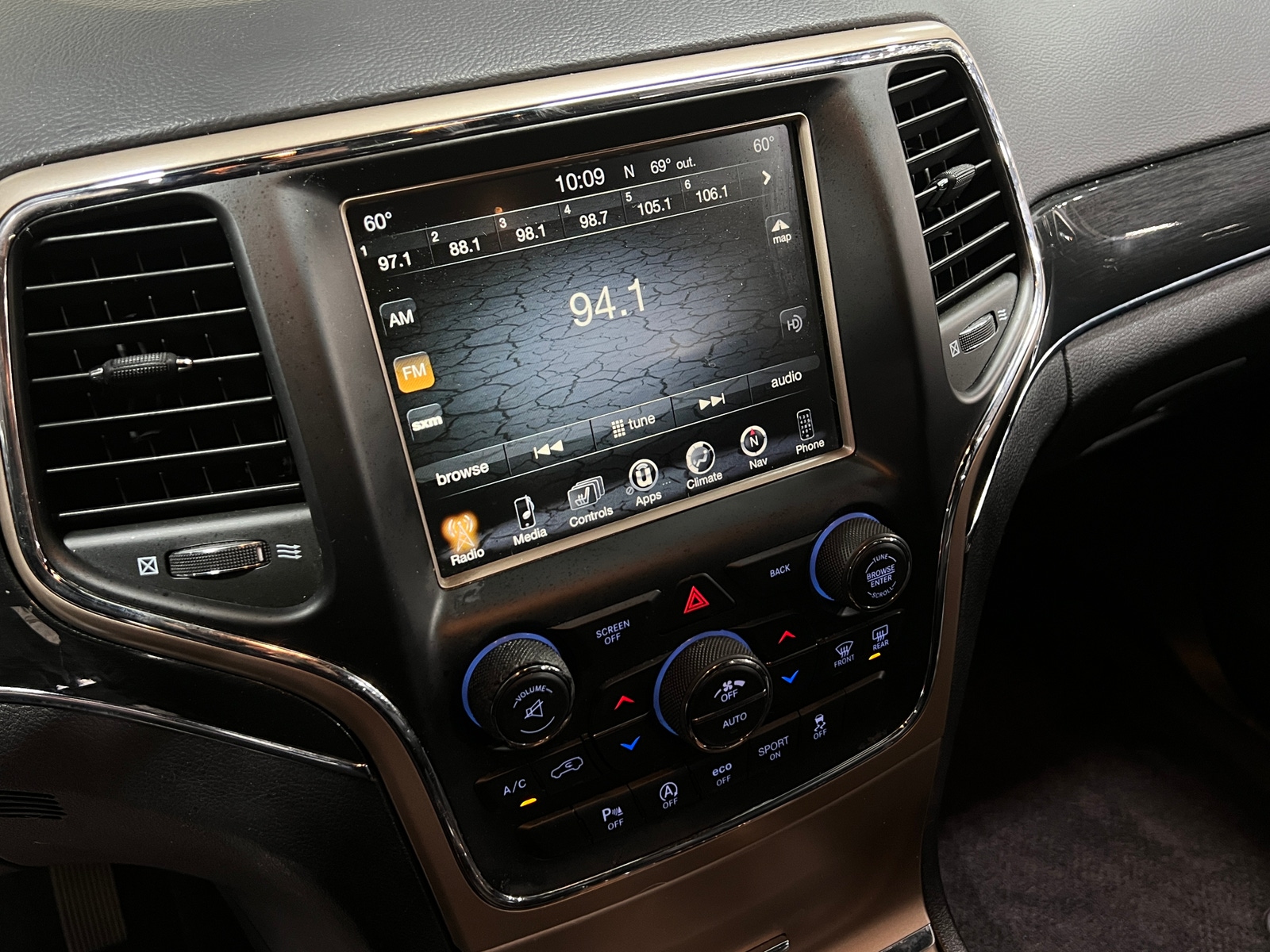 Thumbnail: 2017 Jeep Grand Cherokee - 4