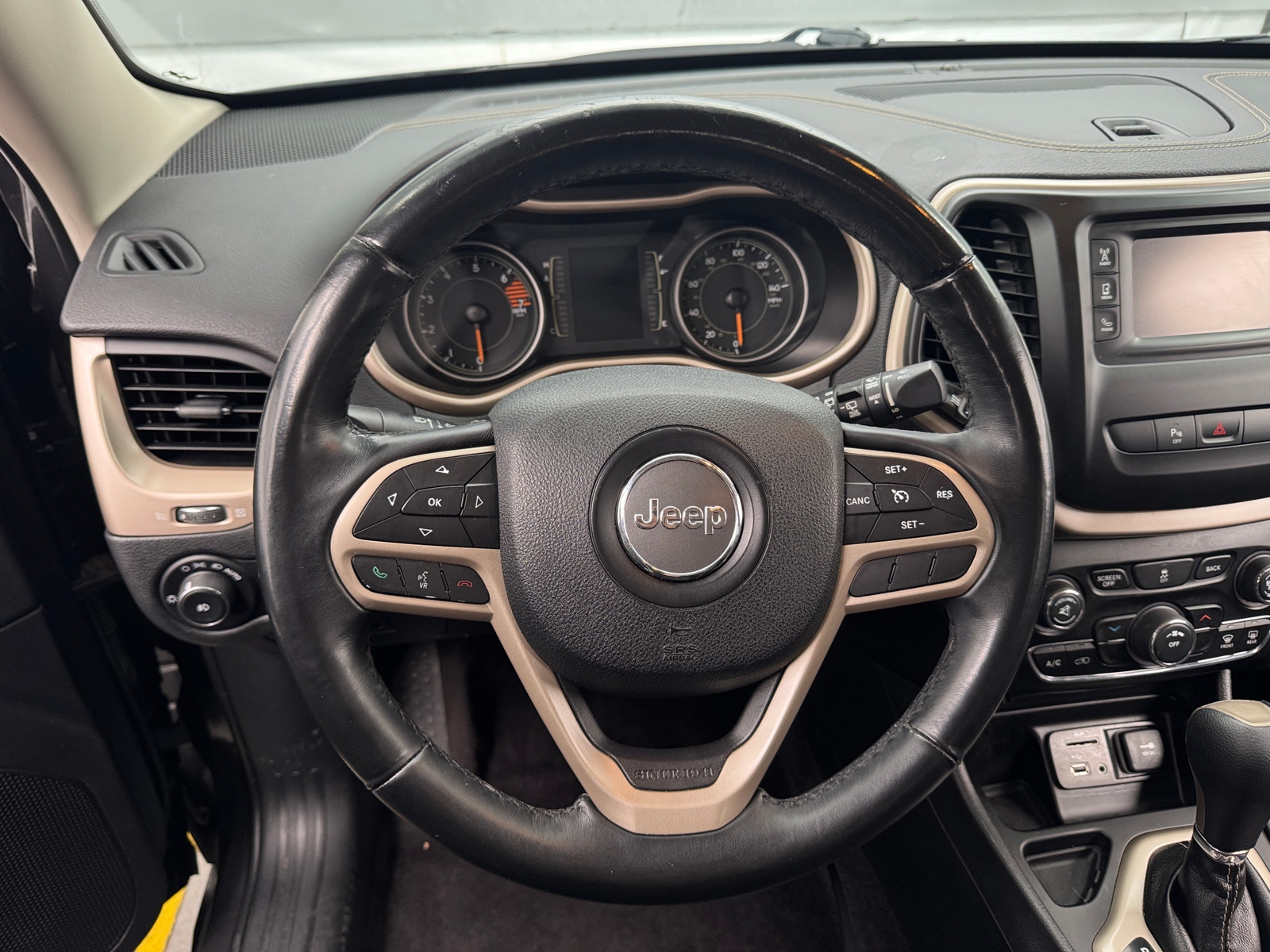 Thumbnail: 2017 Jeep Cherokee - 5