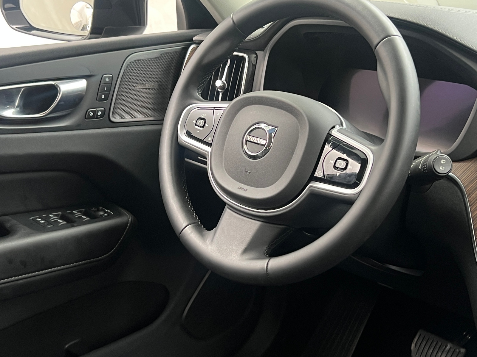 Thumbnail: 2023 Volvo XC60 - 4
