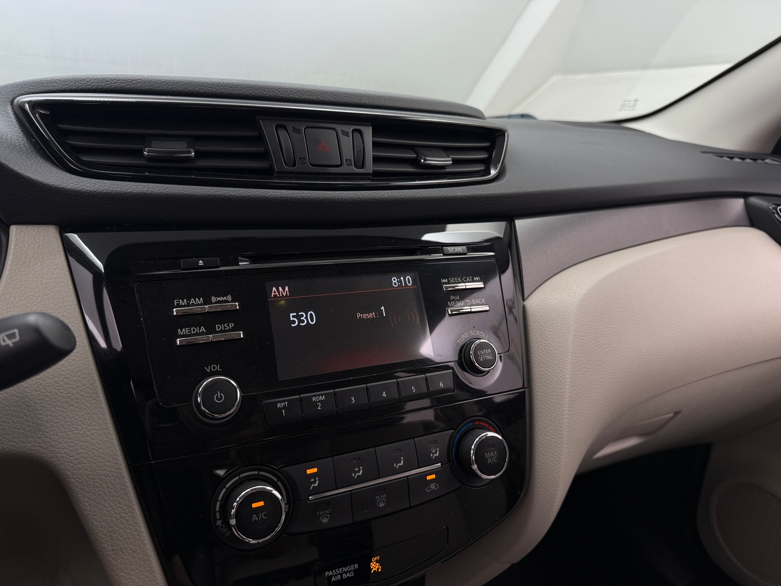 Thumbnail: 2017 Nissan Rogue Sport - 4
