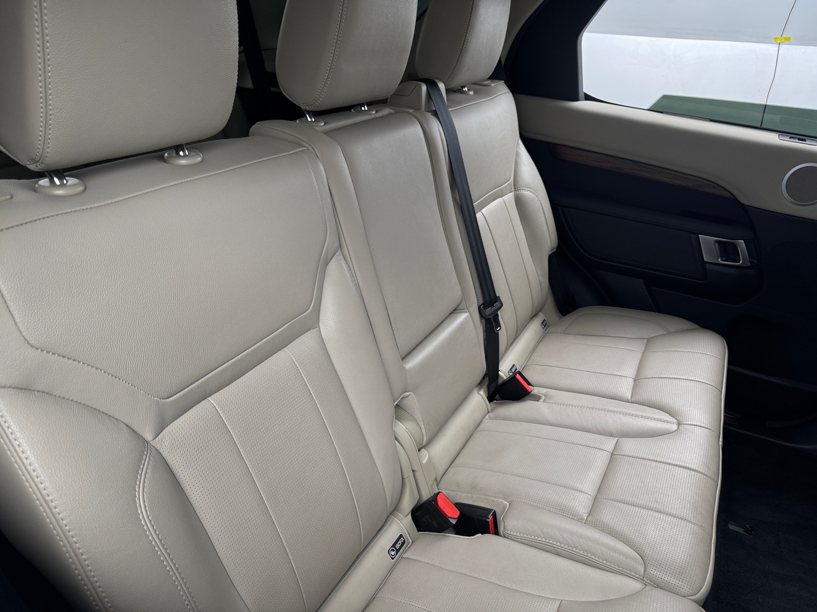Thumbnail: 2017 Land Rover Discovery - 5