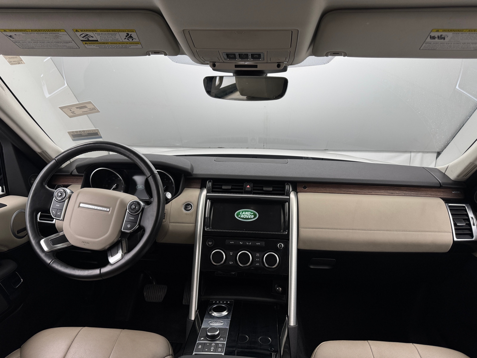 Thumbnail: 2017 Land Rover Discovery - 2