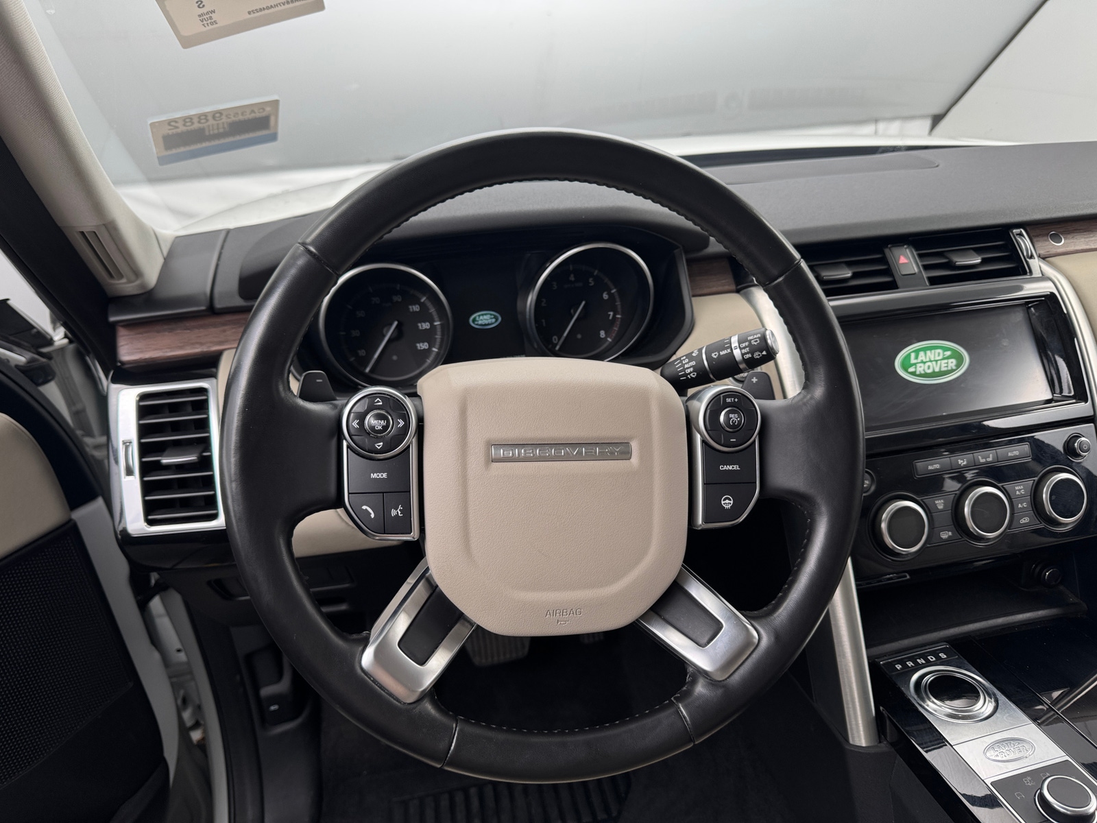 Thumbnail: 2017 Land Rover Discovery - 4