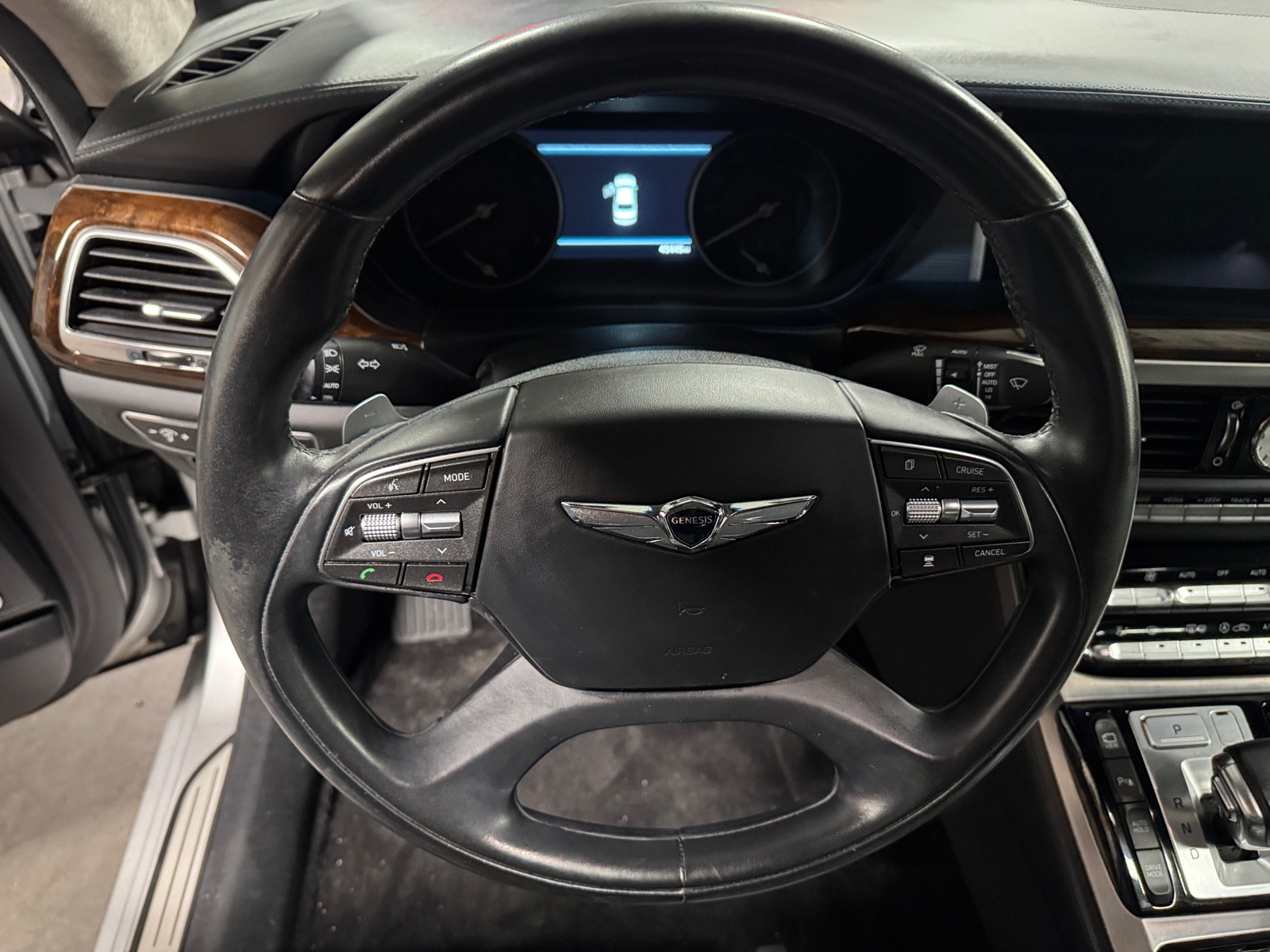 Thumbnail: 2017 Genesis G90 - 4