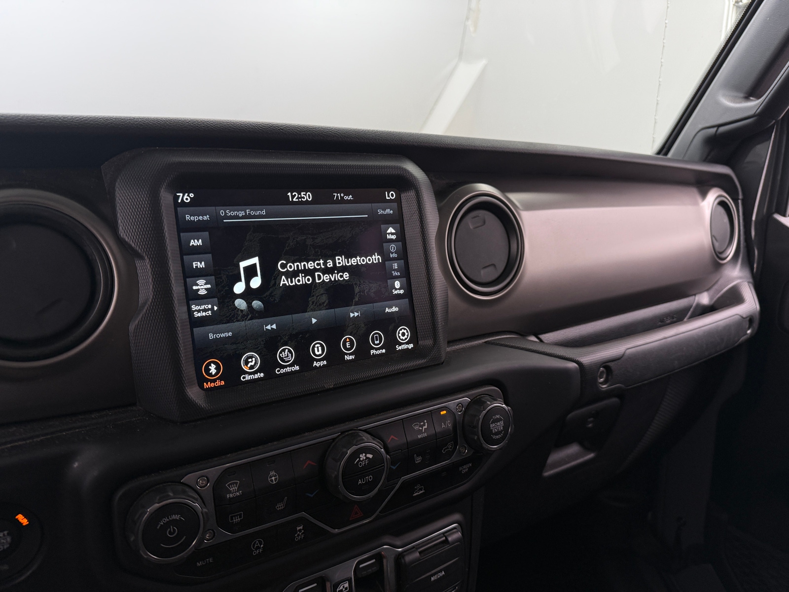 Thumbnail: 2021 Jeep Gladiator - 4