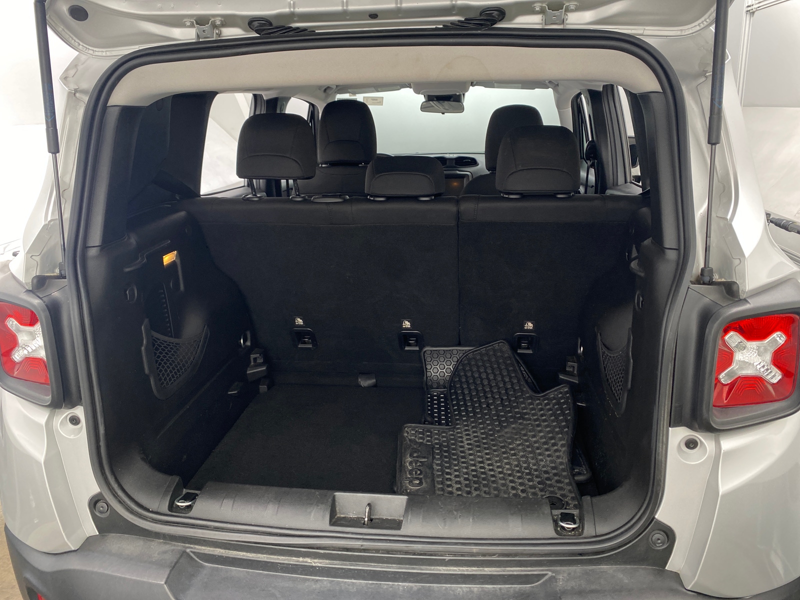 Thumbnail: 2019 Jeep Renegade - 7