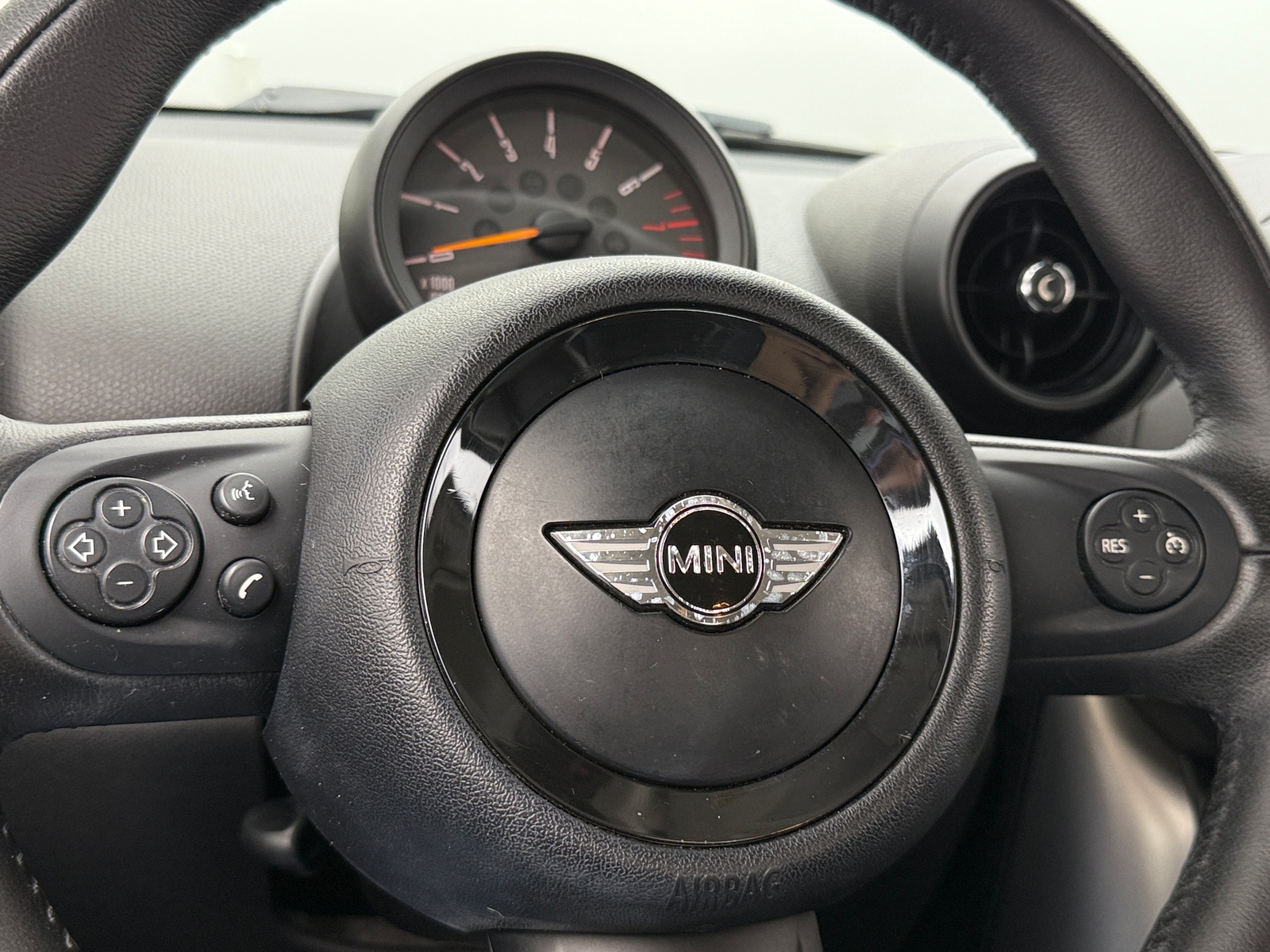 Thumbnail: 2015 MINI Cooper Paceman - 4